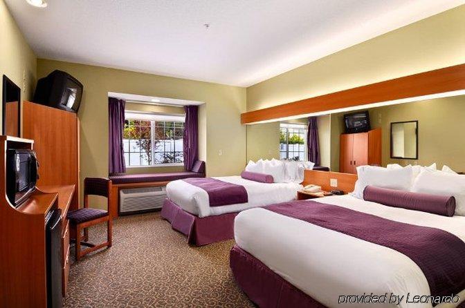 Stay Beyond Inn & Suites Elma Rum bild